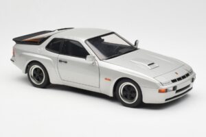 Porsche 924 Carrera GT Diamond Argent AUTOart 1:18 78002 Métal Moulé — image 6 sur 8