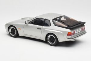 Porsche 924 Carrera GT Diamond Argent AUTOart 1:18 78002 Métal Moulé — image 7 sur 8