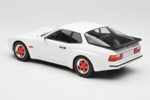 Porsche 924 Carrera GT Blanc & Jantes Rouges MCG 1:18 MCG18303 Métal Moulé — image 5 sur 6
