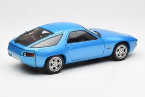 Porsche 928 Bleu AUTOart 1:18 77901 Métal Moulé — image 3 sur 8
