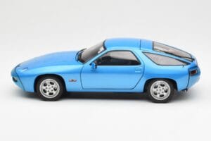 Porsche 928 Bleu AUTOart 1:18 77901 Métal Moulé — image 4 sur 8