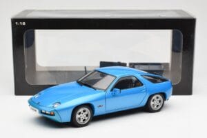 Porsche 928 Bleu AUTOart 1:18 77901 Métal Moulé — image 8 sur 8