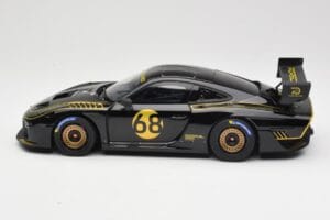 Porsche 935/19 Noir avec Bandes Dorées Minichamps 1:18 155067568 Métal Moulé — image 3 sur 6