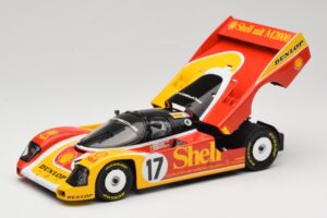 Porsche 962C Group C #17 D. Bell / H-J. Stuck / K. Ludwig 24 Hours of Le Mans 1988 Universal Hobbies 1:18 4704 Métal Moulé — image 2 sur 8