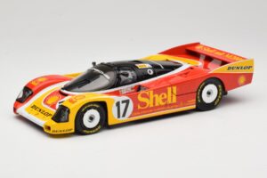 Porsche 962C Group C #17 D. Bell / H-J. Stuck / K. Ludwig 24 Hours of Le Mans 1988 Universal Hobbies 1:18 4704 Métal Moulé