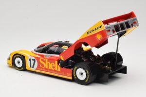 Porsche 962C Group C #17 D. Bell / H-J. Stuck / K. Ludwig 24 Hours of Le Mans 1988 Universal Hobbies 1:18 4704 Métal Moulé — image 5 sur 8