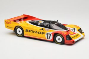 Porsche 962C Group C #17 D. Bell / H-J. Stuck / K. Ludwig 24 Hours of Le Mans 1988 Universal Hobbies 1:18 4704 Métal Moulé — image 6 sur 8