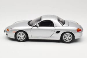 Porsche Boxster 986 Hard Top Argent UT Models 1:18 27854 Métal Moulé — image 4 sur 8