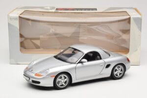 Porsche Boxster 986 Hard Top Argent UT Models 1:18 27854 Métal Moulé — image 8 sur 8