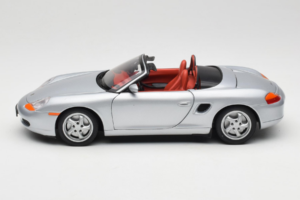 Porsche Boxster S 986 Argent UT Models 1:18 WAP021007 Métal Moulé — image 4 sur 8