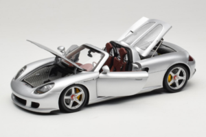 Porsche Carrera GT Silver Metallic Minichamps 1:18 WAP02103014 Métal Moulé — image 2 sur 8