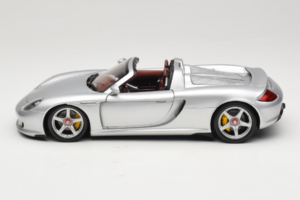 Porsche Carrera GT Silver Metallic Minichamps 1:18 WAP02103014 Métal Moulé — image 4 sur 8