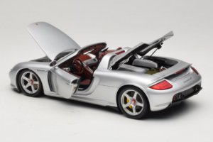 Porsche Carrera GT Silver Metallic Minichamps 1:18 WAP02103014 Métal Moulé — image 5 sur 8