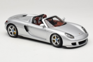 Porsche Carrera GT Silver Metallic Minichamps 1:18 WAP02103014 Métal Moulé — image 6 sur 8