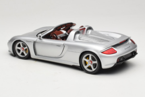 Porsche Carrera GT Silver Metallic Minichamps 1:18 WAP02103014 Métal Moulé — image 7 sur 8