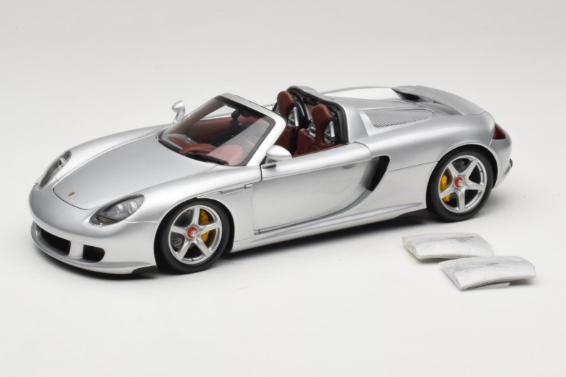 Porsche Carrera GT Silver Metallic Minichamps 1:18 WAP02103014 Métal Moulé