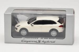 Porsche Cayenne 958 S Hybrid Blanc Minichamps 1:43 WAP0200040B Métal Moulé — image 4 sur 4