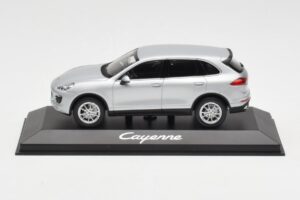 Porsche Cayenne 958 Argent Minichamps 1:43 WAP0200020E Métal Moulé