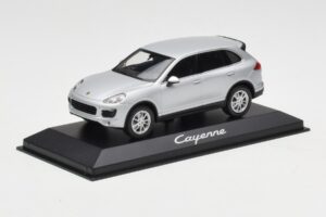Porsche Cayenne 958 Argent Minichamps 1:43 WAP0200020E Métal Moulé — image 2 sur 4