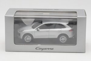 Porsche Cayenne 958 Argent Minichamps 1:43 WAP0200020E Métal Moulé — image 4 sur 4