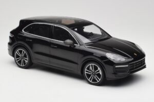 Porsche Cayenne 958 Turbo S Noir Minichamps 1:18 155066070 Métal Moulé — image 4 sur 6