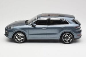 Porsche Cayenne 958 Turbo S Blue Metallic Minichamps 1:18 155066071 Métal Moulé — image 3 sur 6