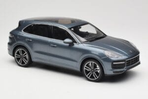 Porsche Cayenne 958 Turbo S Blue Metallic Minichamps 1:18 155066071 Métal Moulé — image 4 sur 6