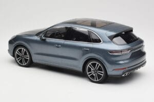 Porsche Cayenne 958 Turbo S Blue Metallic Minichamps 1:18 155066071 Métal Moulé — image 5 sur 6