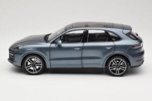 Porsche Cayenne 958 Turbo S Blue Metallic Minichamps 1:18 110066070 Métal Moulé — image 4 sur 8