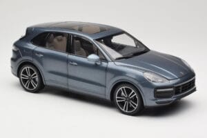 Porsche Cayenne 958 Turbo S Blue Metallic Minichamps 1:18 110066070 Métal Moulé — image 6 sur 8