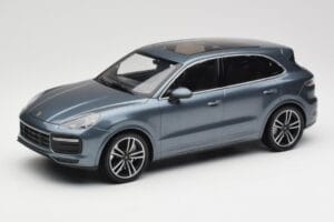 Porsche Cayenne 958 Turbo S Blue Metallic Minichamps 1:18 155066071 Métal Moulé