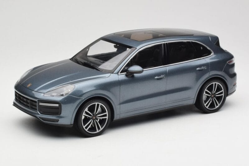 Porsche Cayenne 958 Turbo S Blue Metallic Minichamps 1:18 155066071 Métal Moulé