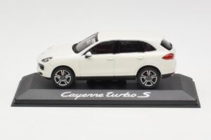 Porsche Cayenne 958 Turbo S Blanc Minichamps 1:43 WAP0200220C Métal Moulé