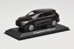 Porsche Cayenne 958 Diesel Acajou Brown Minichamps 1:43 WAP0200030E Métal Moulé — image 2 sur 4