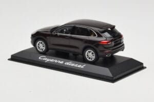 Porsche Cayenne 958 Diesel Acajou Brown Minichamps 1:43 WAP0200030E Métal Moulé — image 3 sur 4
