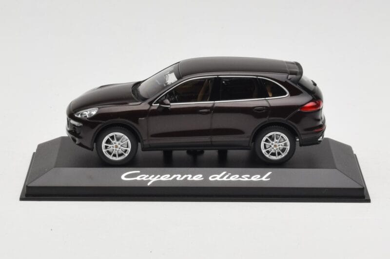 Porsche Cayenne 958 Diesel Acajou Brown Minichamps 1:43 WAP0200030E Métal Moulé