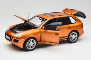 Porsche Cayenne GTS Lava Orange Norev 1:18 187535 Métal Moulé — image 2 sur 8