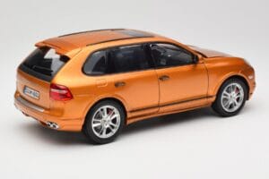Porsche Cayenne GTS Lava Orange Norev 1:18 187535 Métal Moulé — image 3 sur 8
