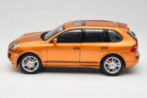 Porsche Cayenne GTS Lava Orange Norev 1:18 187535 Métal Moulé — image 4 sur 8