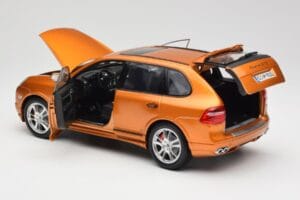 Porsche Cayenne GTS Lava Orange Norev 1:18 187535 Métal Moulé — image 5 sur 8