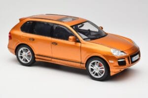 Porsche Cayenne GTS Lava Orange Norev 1:18 187535 Métal Moulé — image 6 sur 8