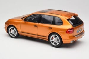 Porsche Cayenne GTS Lava Orange Norev 1:18 187535 Métal Moulé — image 7 sur 8