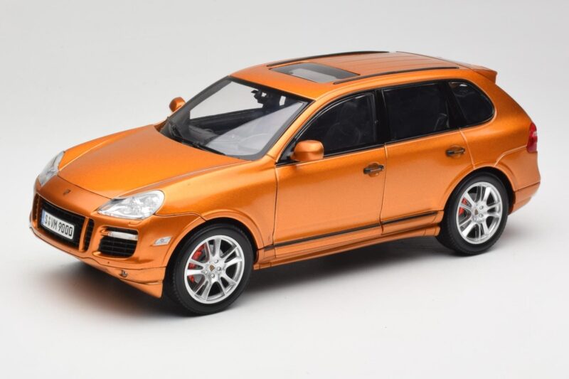 Porsche Cayenne GTS Lava Orange Norev 1:18 187535 Métal Moulé