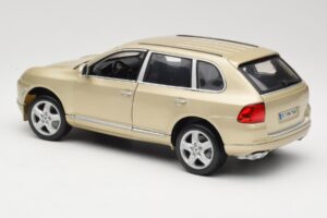 Porsche Cayenne S 955 Beige Maisto 1:18 WAPC2100213 Métal Moulé — image 7 sur 8