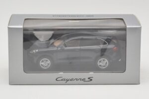Porsche Cayenne 958 S Blue Metallic Minichamps 1:43 WAP0200060E Métal Moulé — image 4 sur 4
