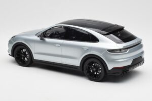 Porsche Cayenne E3 S Coupe Dolo Argent Norev 1:18 WAP0213220K Métal Moulé — image 5 sur 6