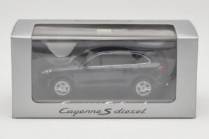 Porsche Cayenne 958 S Diesel Blue Metallic Minichamps 1:43 WAP0200080E Métal Moulé — image 4 sur 4