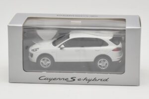 Porsche Cayenne 958 S e-Hybrid Blanc Minichamps 1:43 WAP0200040E Métal Moulé — image 4 sur 4