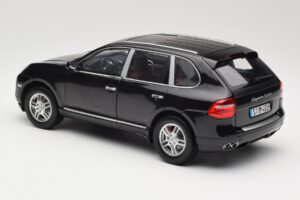 Porsche Cayenne Turbo 957 Noir Norev 1:18 WAP02112317 Métal Moulé — image 7 sur 8