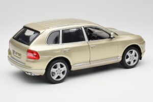 Porsche Cayenne Turbo 955 Beige Maisto 1:18 WAP02100113 Métal Moulé — image 3 sur 8